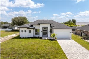 129 Nw 27th Pl, Cape Coral