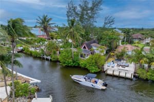 3261 Lakeview Dr, Naples