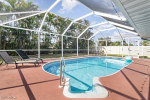 922 Se 25th Ln, Cape Coral