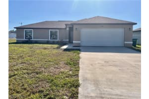 704 Ne 2nd Pl, Cape Coral