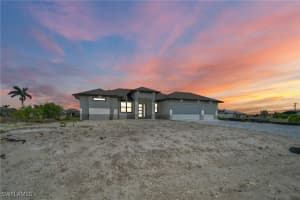 817 Nw 38th Pl, Cape Coral