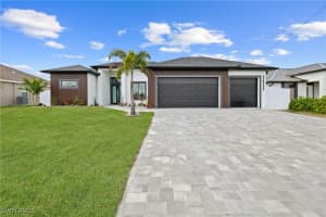 423 Ne 5th Ter, Cape Coral