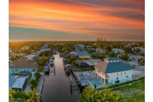 2736 Gulfview Dr, Naples