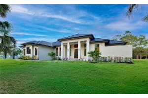 538 13th St Sw, Naples