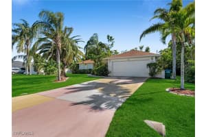 310 Se 27th Ter, Cape Coral