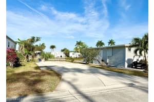 276 Bass Ln, Naples