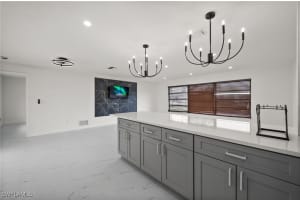2285 Se 28th St, Cape Coral