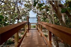 10851 Gulfshore Dr 1001, Naples