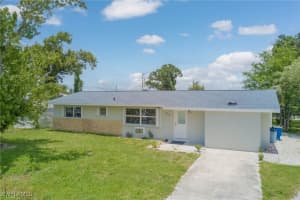 372 Park Lane Dr, North Fort Myers