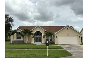 1118 Grove Dr, Naples