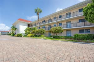 45 High Point Cir S 303, Naples