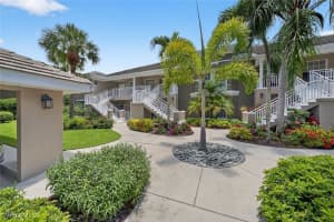 1940 Willow Bend Cir 102, Naples