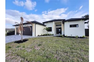 327 Ne 9th Ter, Cape Coral