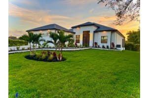 18337 Fairmont Dr, Naples