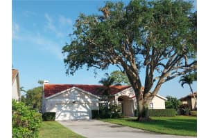 449 Dundee Ct, Naples