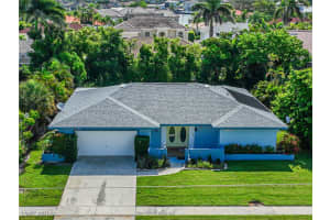 211 W Flamingo Cir, Marco Island