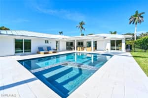 646 Park Shore Dr, Naples
