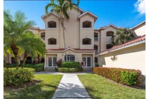 4650 Yacht Harbor Dr 132, Naples