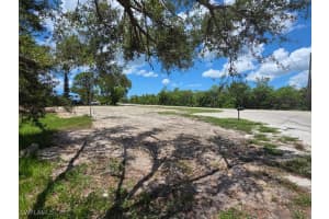 6477 Park Rd, Fort Myers