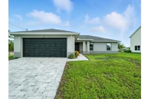 752 Chattman St E, Lehigh Acres
