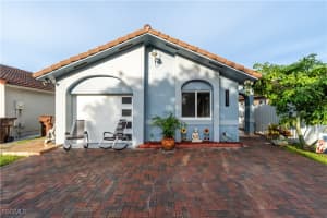 6853 W 25 Ct, Hialeah Gardens