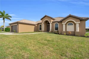 915 Se 33rd Ter, Cape Coral