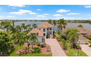 5550 Harborage Dr, Fort Myers
