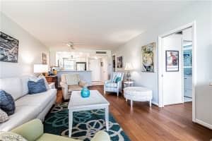 1 High Point Cir W 102, Naples