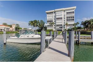 250 Park Shore Dr 403, Naples
