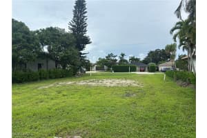 614 109th Ave N, Naples