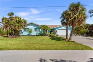 566 Boulder Dr, Sanibel