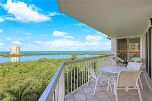 5501 Heron Point Dr 702, Naples