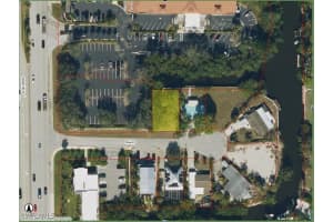 35 River Ct, Naples