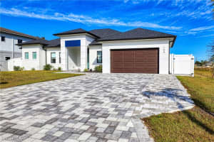 109 Ne 8th Ter, Cape Coral