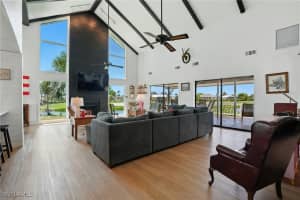 9127 Mockingbird Dr, Sanibel