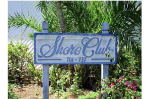 707 Neapolitan Way 707, Naples