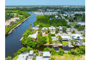 2977 Poplar St, Naples