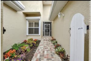 298 Emerald Bay Cir K6, Naples