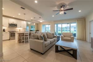 6954 Avalon Cir 702, Naples