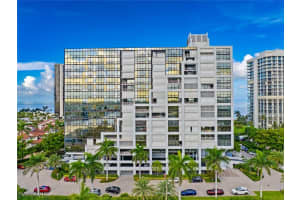 4751 Gulf Shore Blvd N 1406, Naples