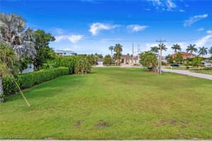 276 Tahiti Rd, Marco Island