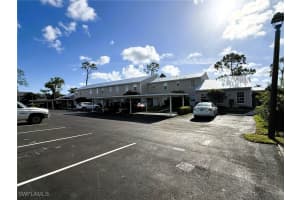 6129 Lake Front Dr, Fort Myers