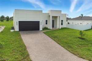 303 Nw 26th Ave, Cape Coral