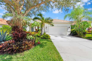 8215 Potomac Ln, Naples