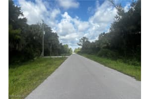  32nd Ave Se, Naples