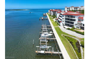 324 La Peninsula Blvd 324, Naples