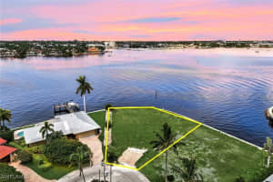 1303 Marlin Dr, Naples