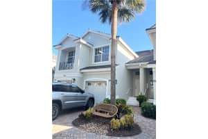 2150 Aberdeen Ln 202, Naples