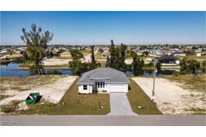 121 Ne 8th Ter, Cape Coral