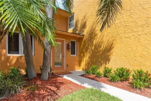 800 Riverpoint Dr 320, Naples